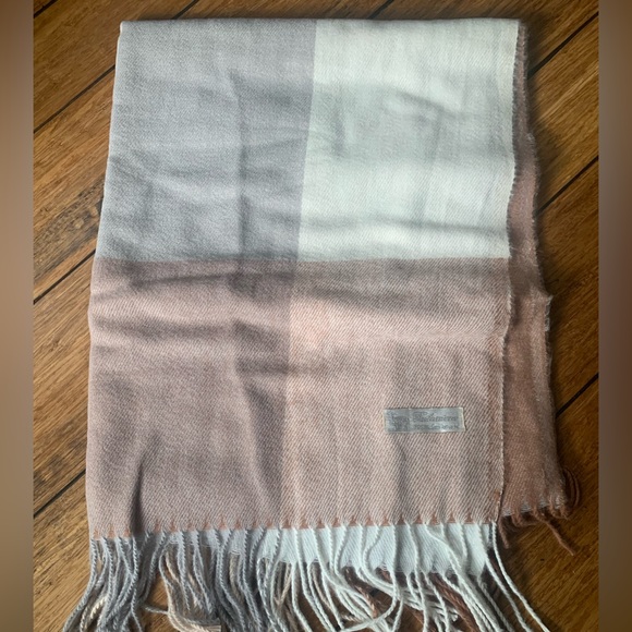 Women’s blanket scarf - Picture 1 of 1
